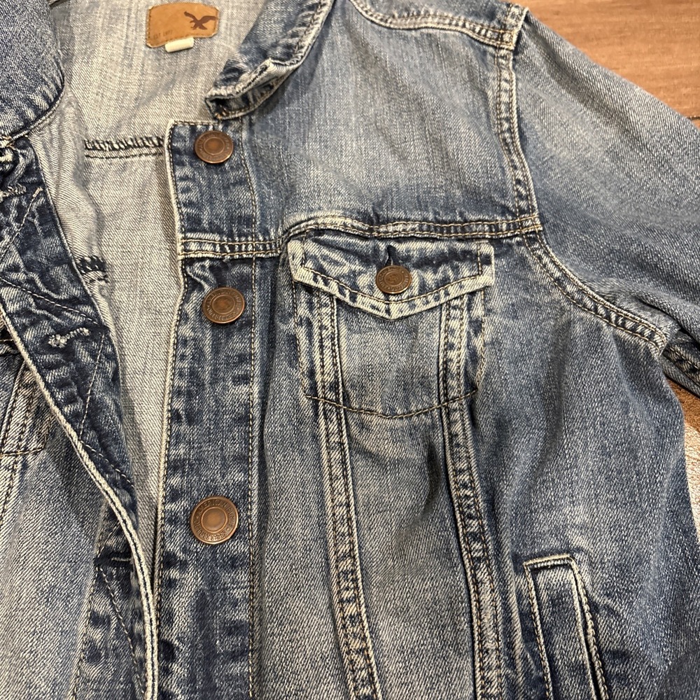 American Eagle Denim Jacket Women's Distressed Blue Jean Cropped Wash - Picture 4 of 7